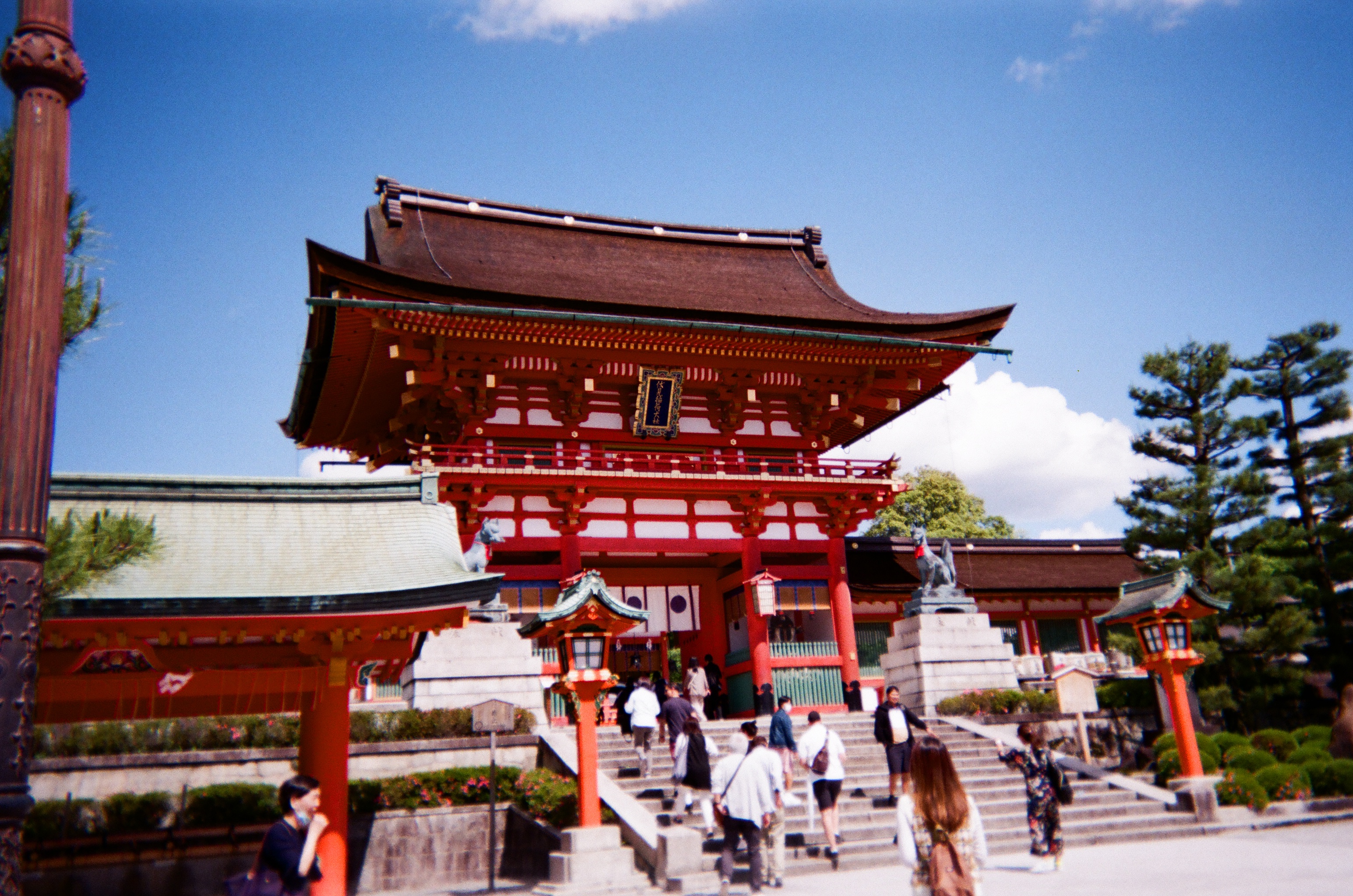 Photo of Fushimi Inari Taisha, a large shrine, on a sunny day